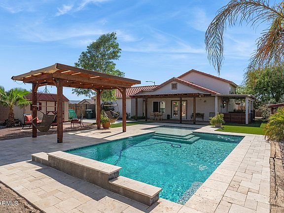 2nd image of 1136 E AVENIDA ISABELA --