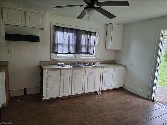 3rd image of 502 Tussey St