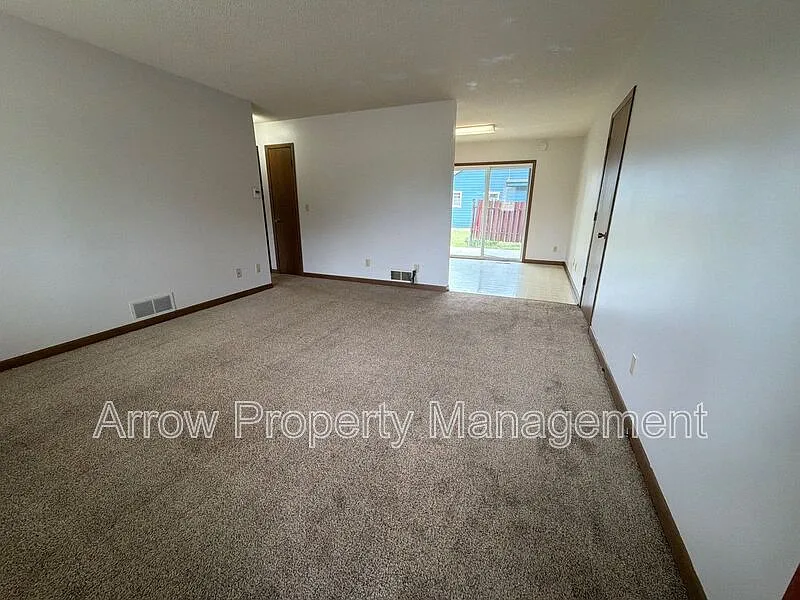 2 bed, 1.0 bath, $575 — Photo 2