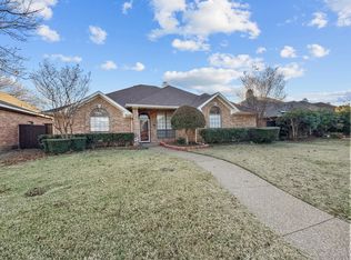 708 Cimarron Trl, Irving, TX 75063