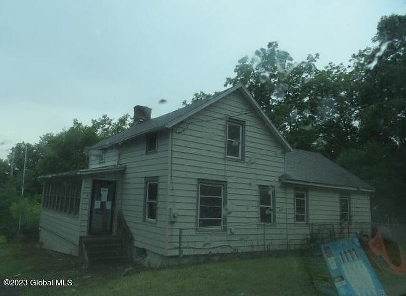 3rd image of 4 Valley Place