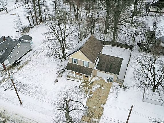 2nd image of 2057 Summer St