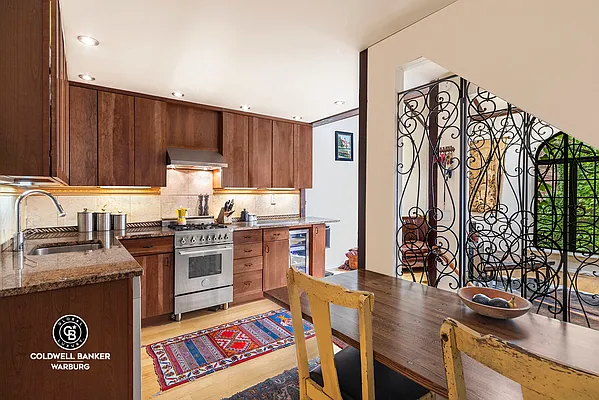 Rented by Coldwell Banker Warburg | media 8