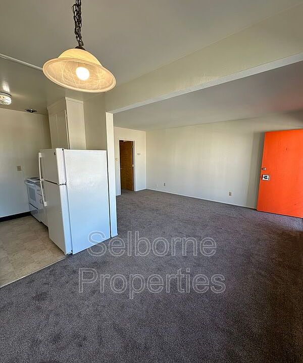 1st image of 2600 Ivy Dr APT 5