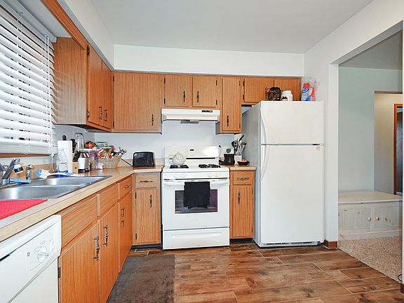 5th image of 15824 Peggy Ln APT 2