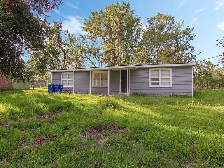 152 Walnut Dr — Photo 2