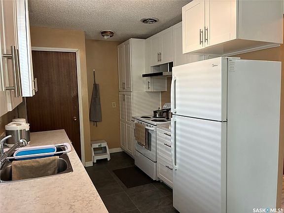 4th image of 1055 Cameron Street