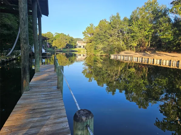 713 Bayou Crest Dr, Dickinson, TX 77539