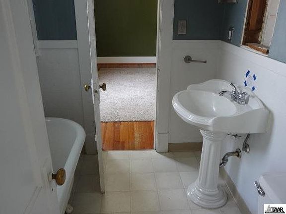 5th image of 807 Highland Ave
