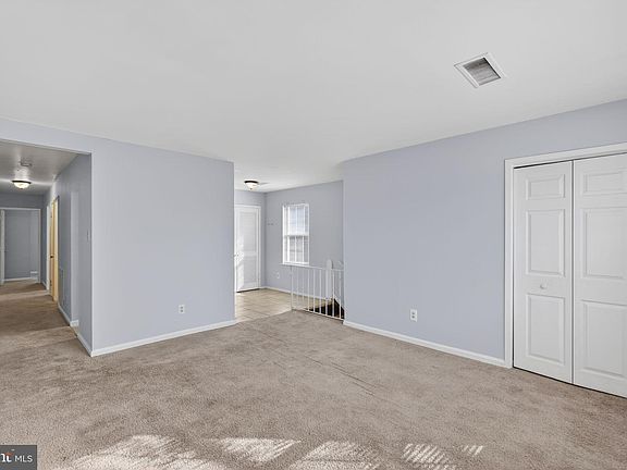 3rd image of 426 Harmon Rd Floor 2