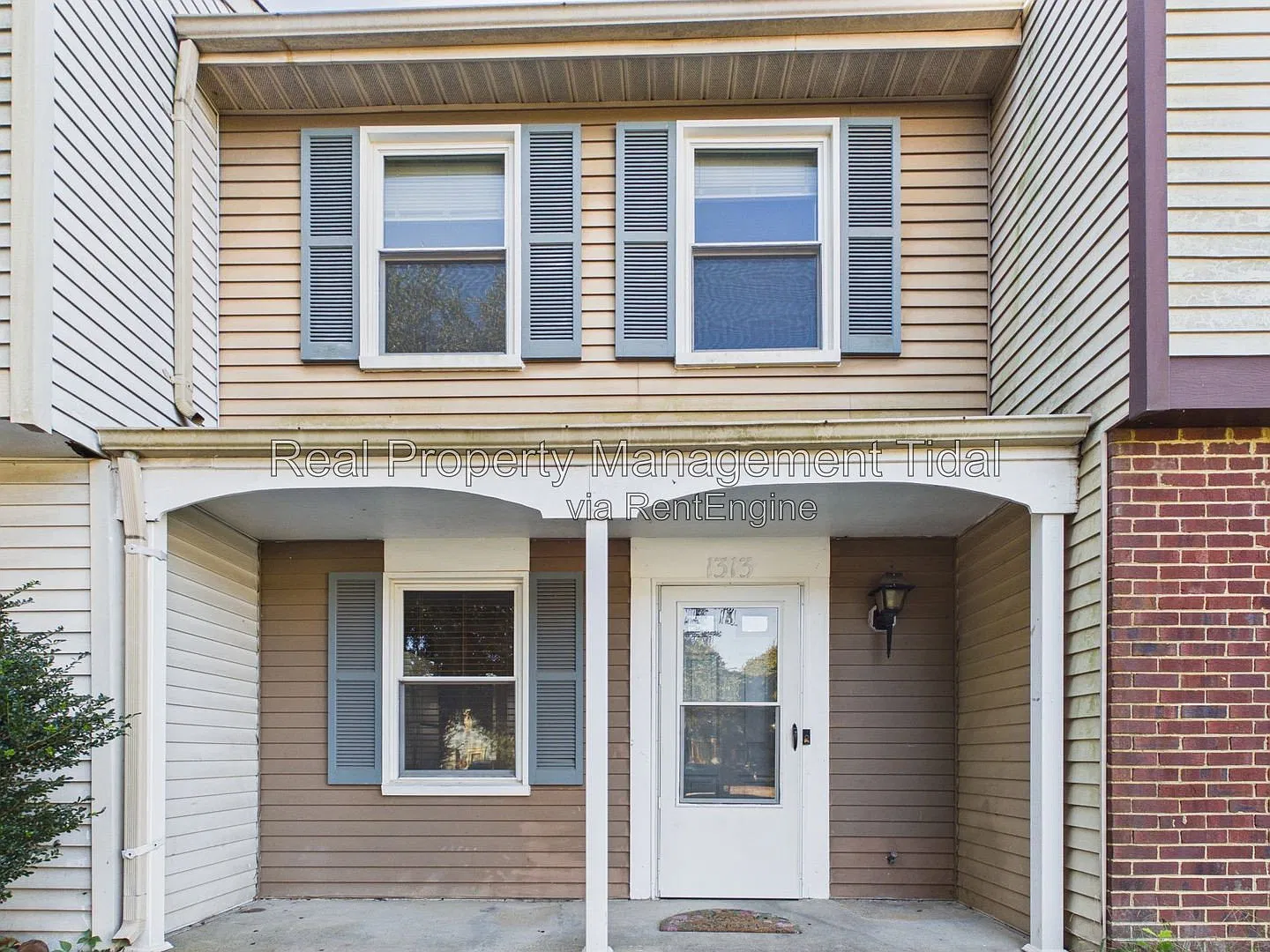 2 bed, 1.5 bath, 921 sqft, $1,495 — Photo 1