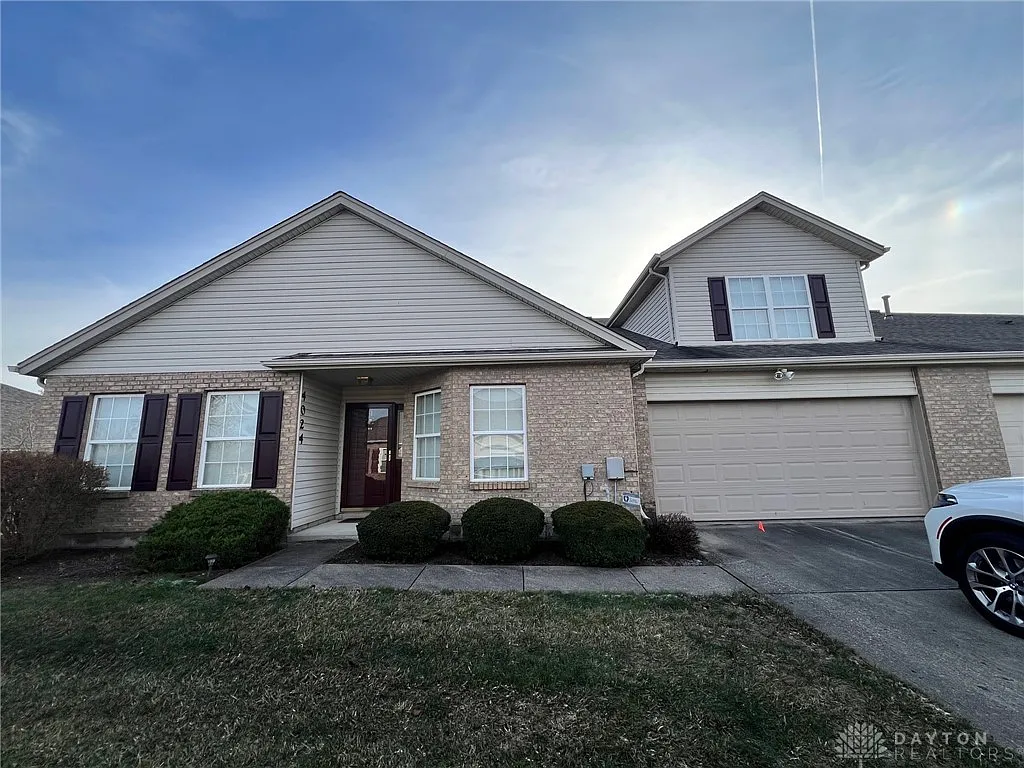 4024 Twin Lakes Cir photo 1