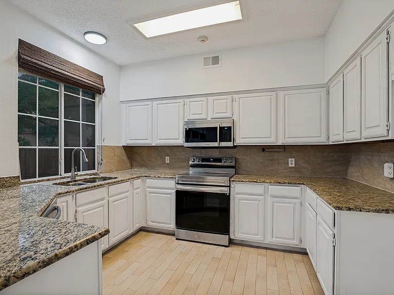 1333 Maywood Ct — Photo 14