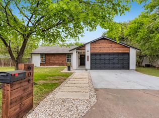 604 Garden Path Dr, Round Rock, TX 78664