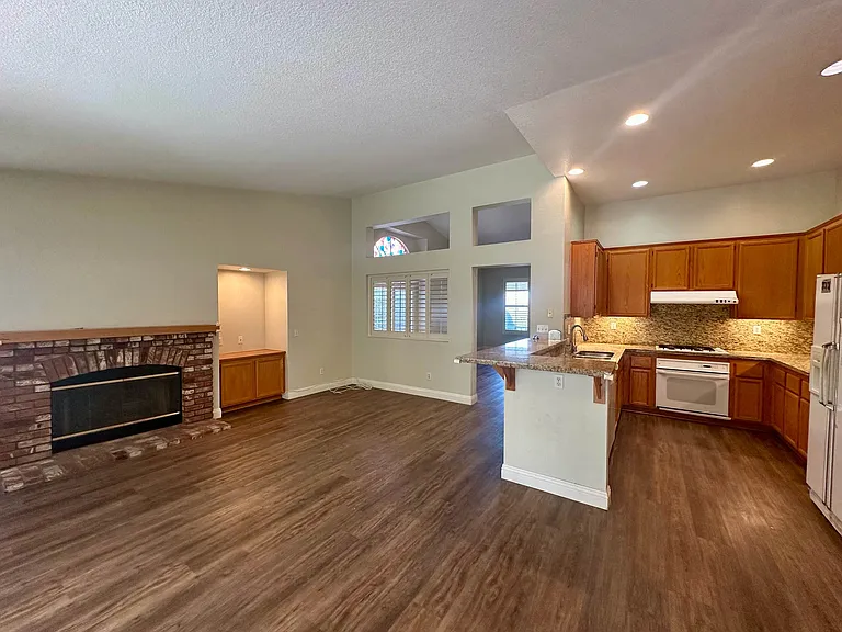 240 Sierra Madre Way — Photo 12