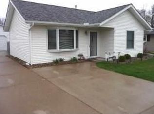 2417 10th St, Silvis, IL 61282