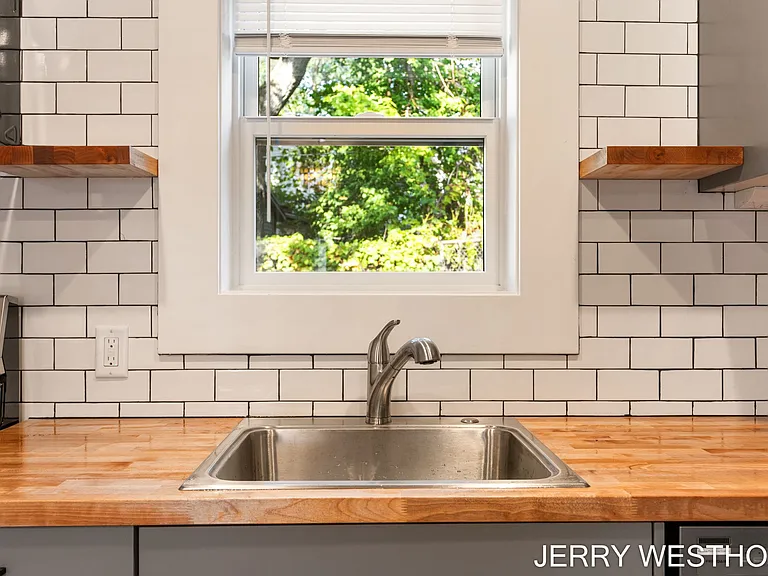 715 Butterworth St SW #1 — Photo 6