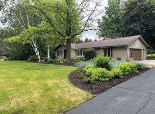 35055 Wayfare Trl, Oconomowoc, WI 53066