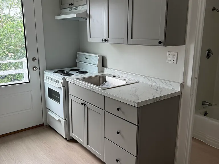 198 Main St #4 — Photo 5