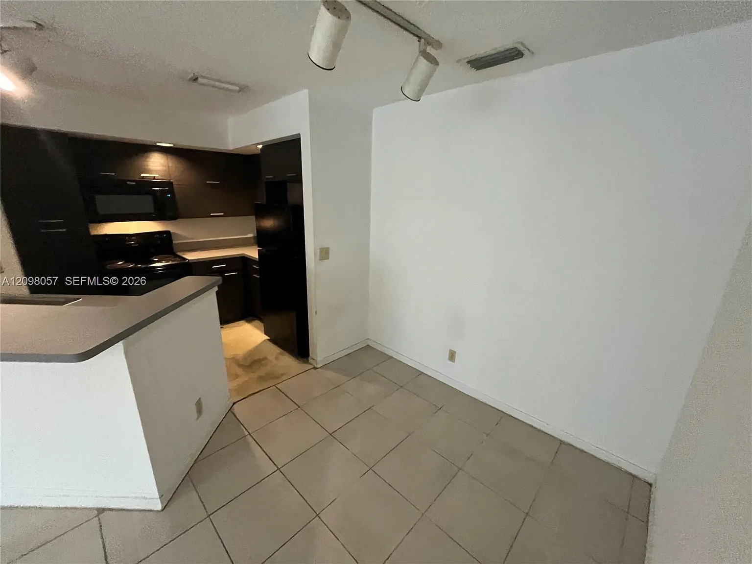 Coral Key Condo — Photo 4