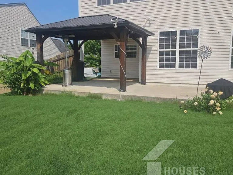 213 Worcester Ln — Photo 22
