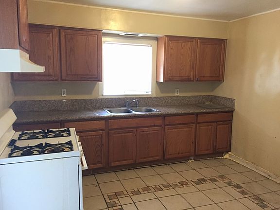 3rd image of 2609 Wah Ave