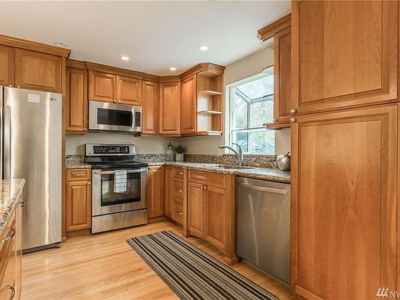 3rd image of 13936 103rd Ave NE