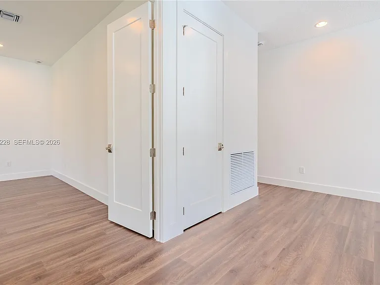 1427 SW 23rd St — Photo 54