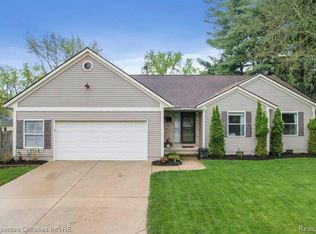 1117 Burgoyne Blvd, Rochester Hills, MI 48307