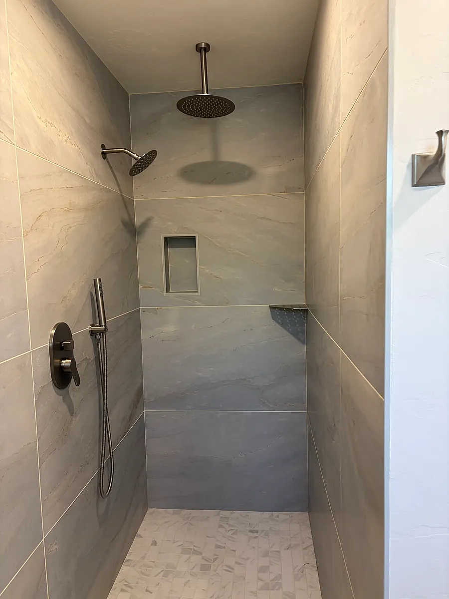 Main Bathroom - 501 S Harvard Ave