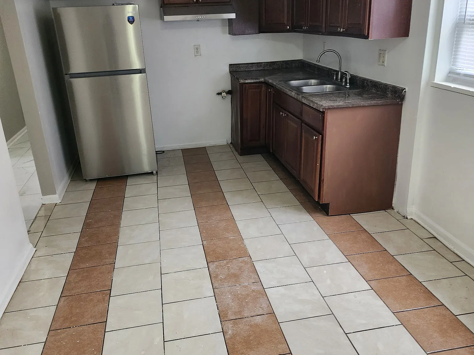 2 bed, 1000 sqft, $1,250 — Photo 1