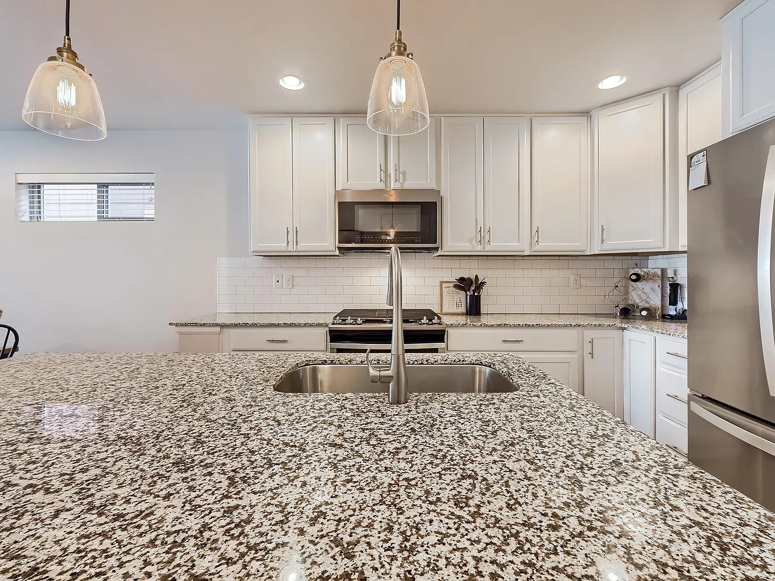 3 bed, 2.5 bath, 1392 sqft, $3,450 — Photo 2