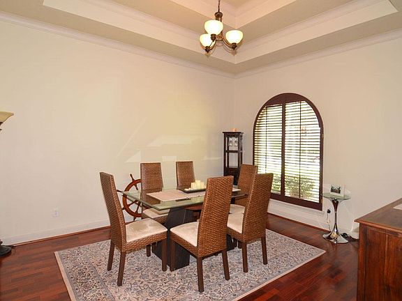 4th image of 1403 Chestnut Grove Ln