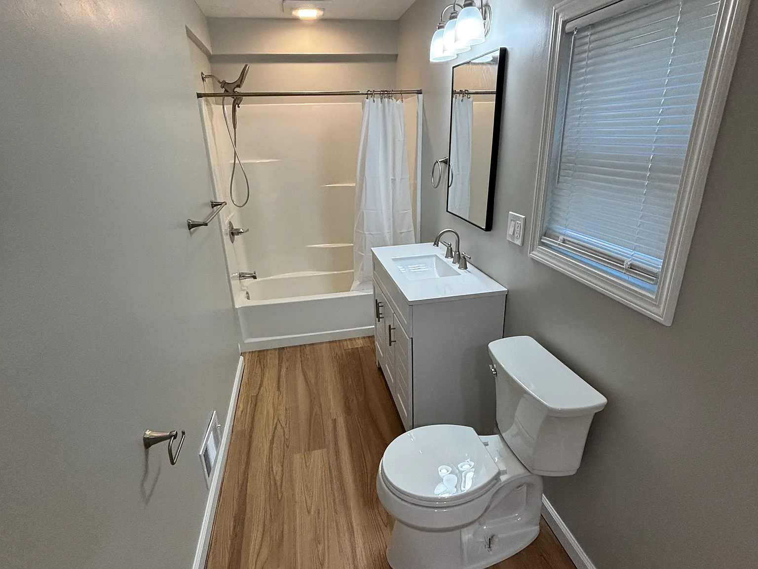 5 bed, 2200 sqft, $2,750 — Photo 3