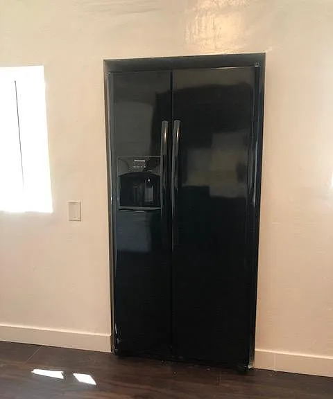 Refrigerator with Ice & Water in the Door
