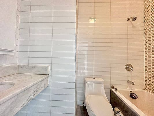 5th image of 144 Sumpter St #2