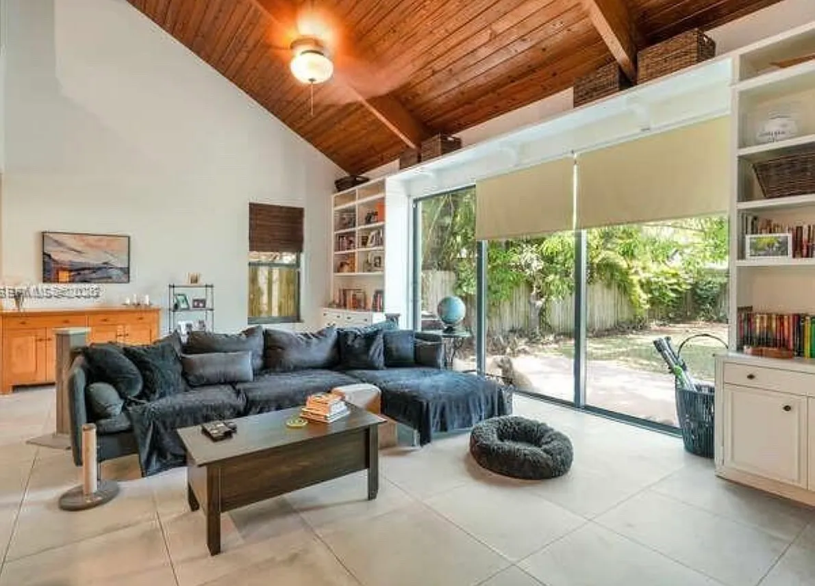 3 bed, 1720 sqft, $6,800 — Photo 3