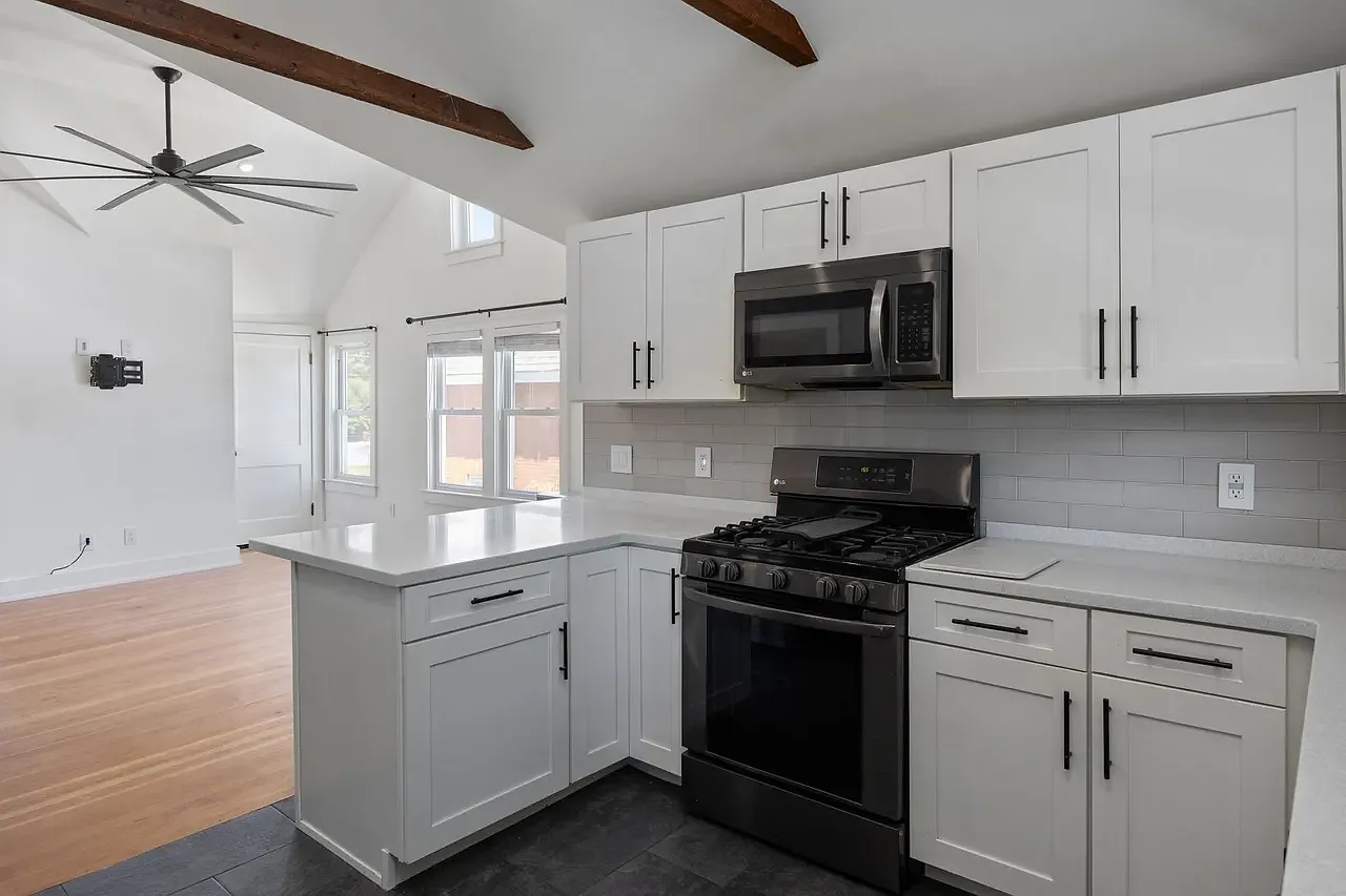 3 bed, 928 sqft, $3,000 — Photo 4