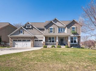 2560 Highcrest Cir, Chanhassen, MN 55317