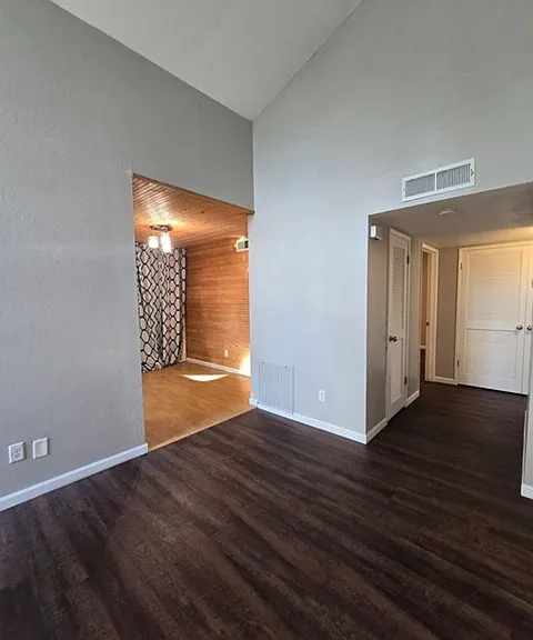 617 W Granger Ave #1 — Photo 4
