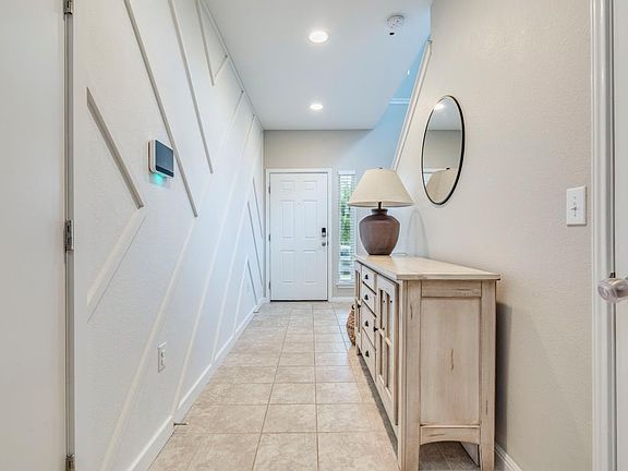 5th image of 318 Eagle Brook Ln