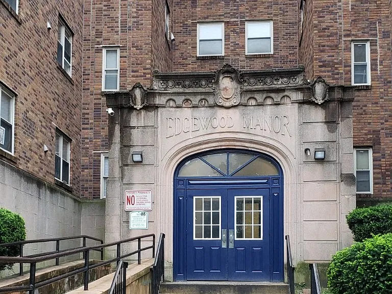Edgewood Apartments — Photo 1