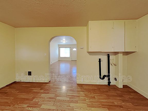 5th image of 1808 S Montana Ave