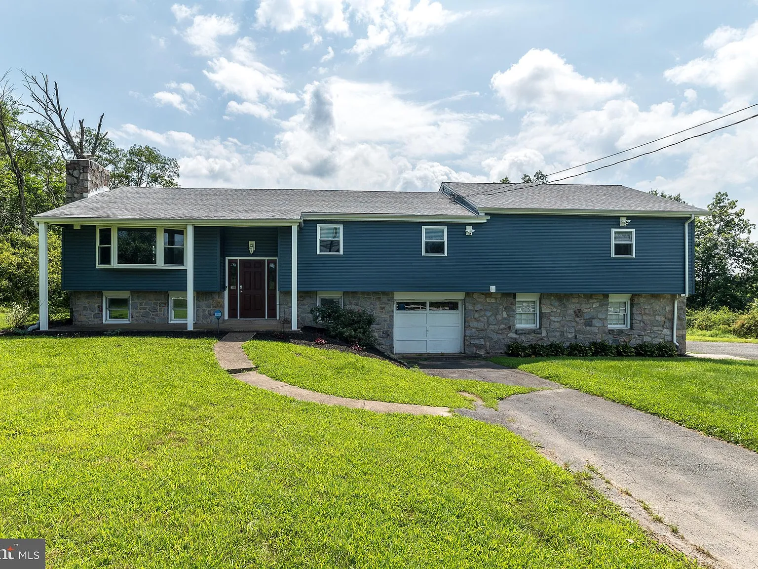 5 bed, 3.0 bath, 2470 sqft, $3,600 — Photo 1
