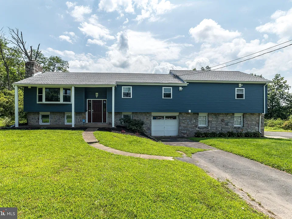 402 N Layfield Rd