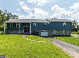 402 N Layfield Rd, Perkiomenville, PA 18074