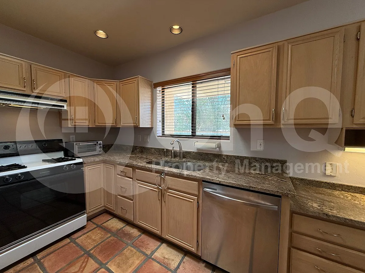 2 bed, 2.0 bath, 1571 sqft, $2,200 — Photo 4
