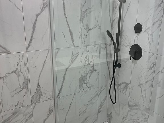 5th image of 4750 S King Dr #1