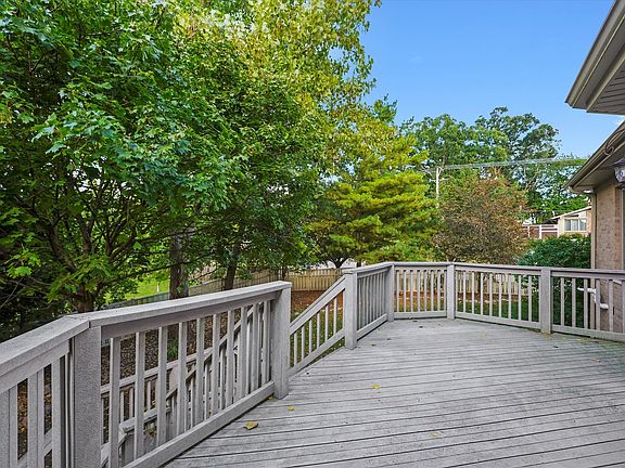 4th image of 9000 Deerwood Ct