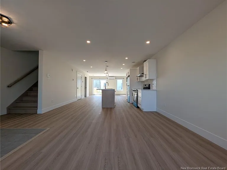 148 Ernest St — Photo 4